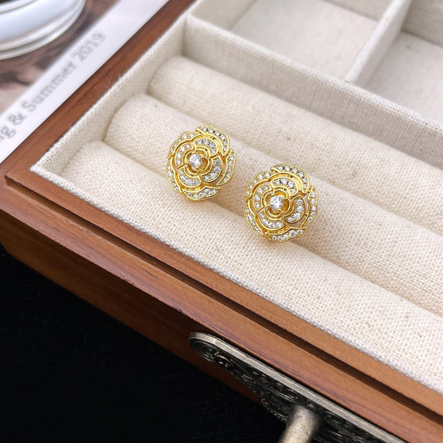 BOUTON CAMELIA DIAMOND STUD EARRINGS