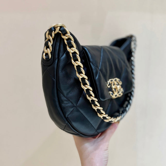 CC 19 HOBO BAG 29CM BLACK GOATSKIN GOLD HARDWARE