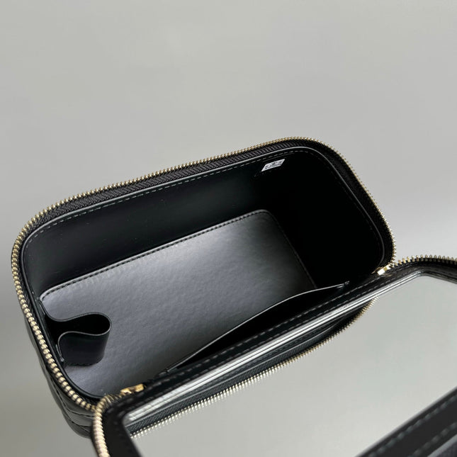 CC Vanity Case Pearl 17cm Black Lambskin Gold hardware