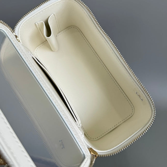 CC Vanity Case Pearl 17cm White Lambskin Gold hardware