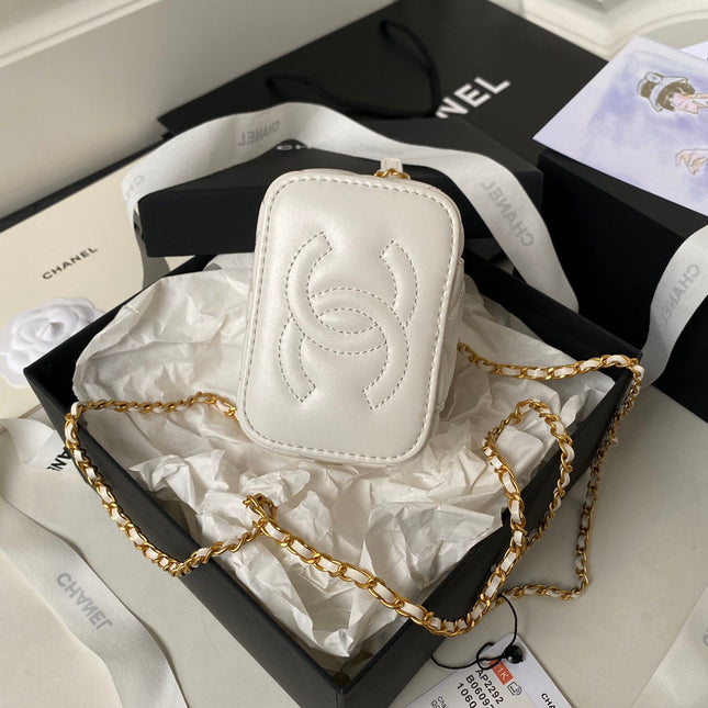 CC VANITY CASE 11 WHITE LAMBSKIN GOLD HARDWARE