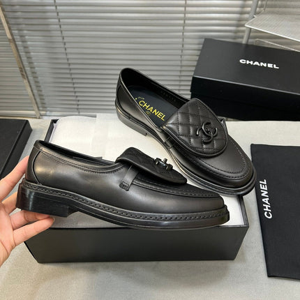 CC Women Loafers In Leather Black