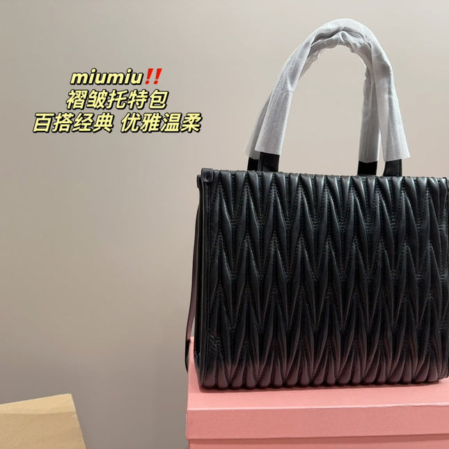 TOTE 30 BAG IN BLACK CALFSKIN