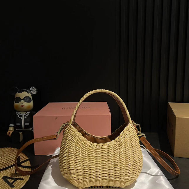 WANDER 25 WICKER BAG IN TAN/CARAMEL RATTAN