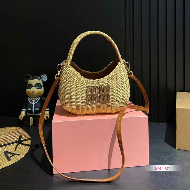 WANDER 25 WICKER BAG IN TAN/CARAMEL RATTAN