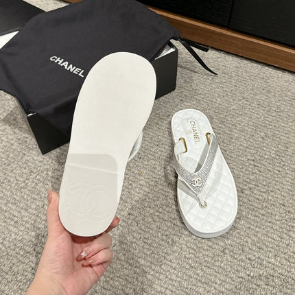 CC Women Toe-post slippers White Lambskin