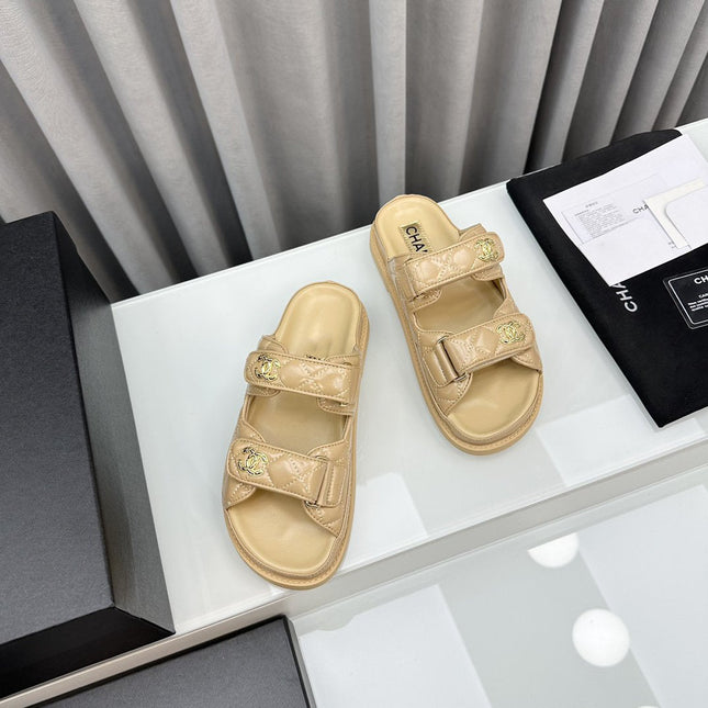 dad sandals beige patent lambskin mules