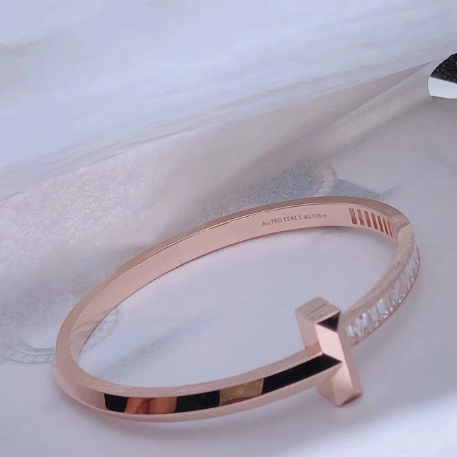 WIDE HINGED BANGLE PINK GOLD WITH BAGUETTE DIAMONDS