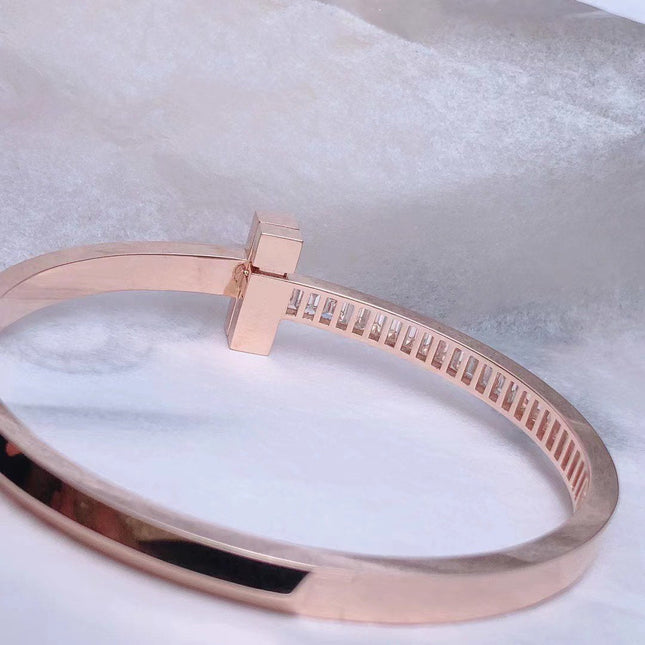 WIDE HINGED BANGLE PINK GOLD WITH BAGUETTE DIAMONDS