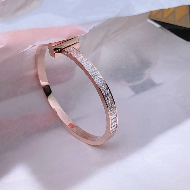 WIDE HINGED BANGLE PINK GOLD WITH BAGUETTE DIAMONDS