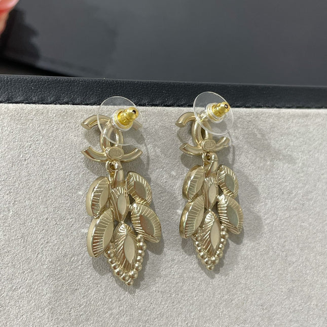 CHANE SMALL FRAGRANCE WHEAT GOLD DIAMOND EARRINGS